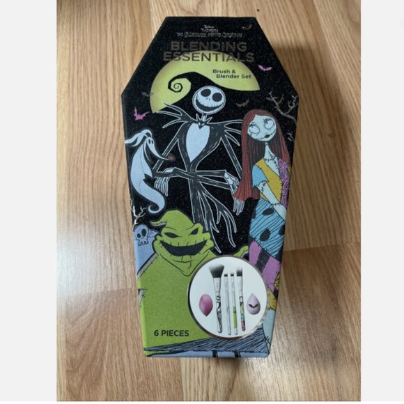 Disney Nightmare Before Makeup Brush Blending Set In SPARKLE Coffin - Picture 1 of 3